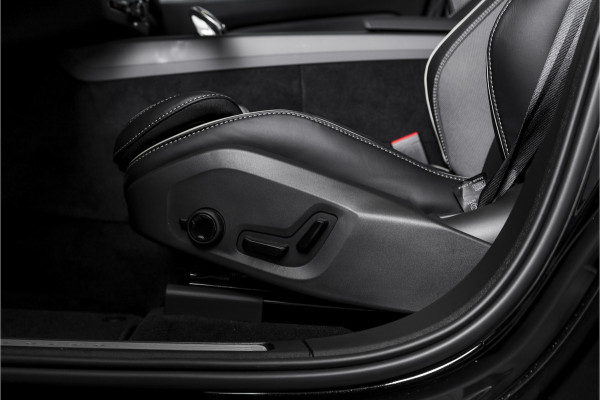 Volvo XC60 2.0 T6 Plug-in hybrid AWD Plus Black Edition | Harman/Kardon | S/K-Panodak | Dig. Cockpit | Adapt. Cruise | Elek. Klep | Stoel-+Stuurverw. | 360 Camera | NAV+App. Connect | ECC | LM 21" | 1711