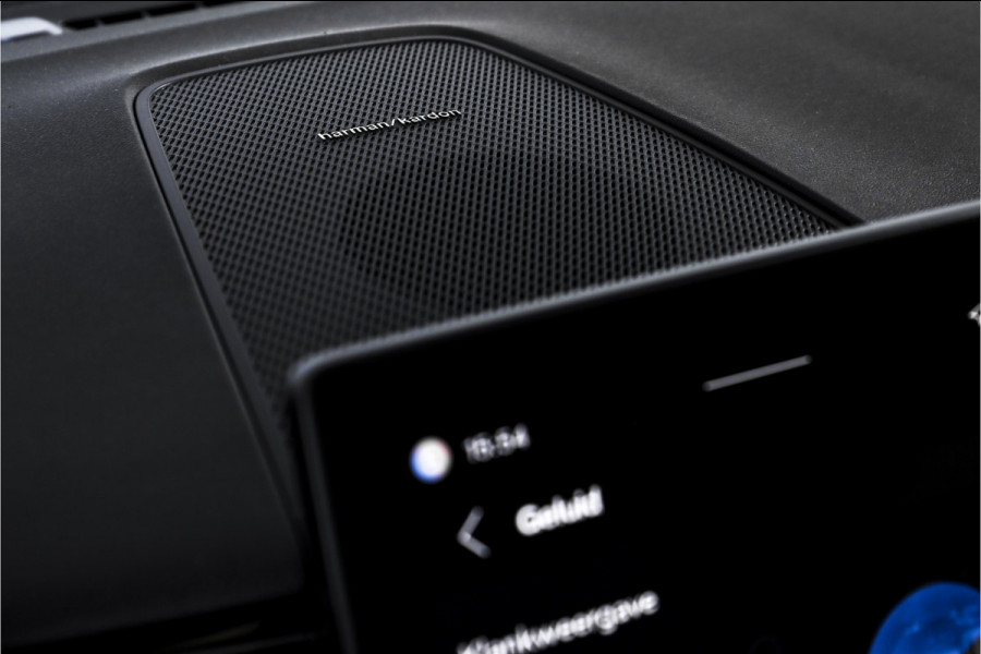 Volvo XC60 2.0 T6 Plug-in hybrid AWD Plus Black Edition | Harman/Kardon | S/K-Panodak | Dig. Cockpit | Adapt. Cruise | Elek. Klep | Stoel-+Stuurverw. | 360 Camera | NAV+App. Connect | ECC | LM 21" | 1711