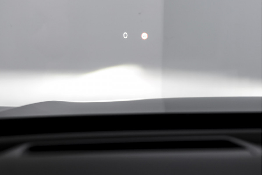 Volvo XC60 2.0 T6 Plug-in hybrid AWD Plus Black Edition | Harman/Kardon | S/K-Panodak | Dig. Cockpit | Adapt. Cruise | Elek. Klep | Stoel-+Stuurverw. | 360 Camera | NAV+App. Connect | ECC | LM 21" | 1711