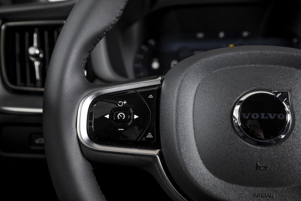 Volvo XC60 2.0 T6 Plug-in hybrid AWD Plus Black Edition | Harman/Kardon | S/K-Panodak | Dig. Cockpit | Adapt. Cruise | Elek. Klep | Stoel-+Stuurverw. | 360 Camera | NAV+App. Connect | ECC | LM 21" | 1711