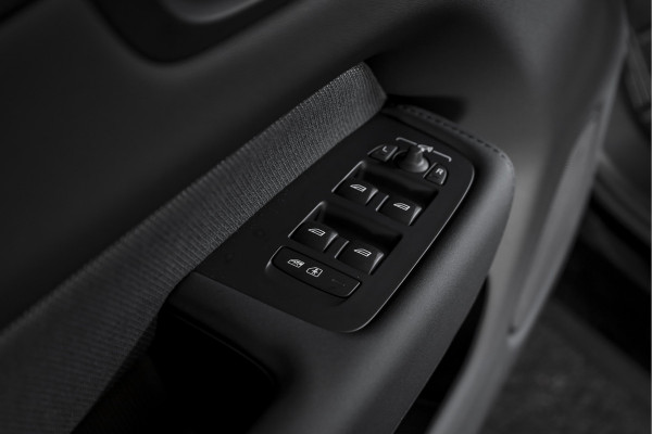 Volvo XC60 2.0 T6 Plug-in hybrid AWD Plus Black Edition | Harman/Kardon | S/K-Panodak | Dig. Cockpit | Adapt. Cruise | Elek. Klep | Stoel-+Stuurverw. | 360 Camera | NAV+App. Connect | ECC | LM 21" | 1711