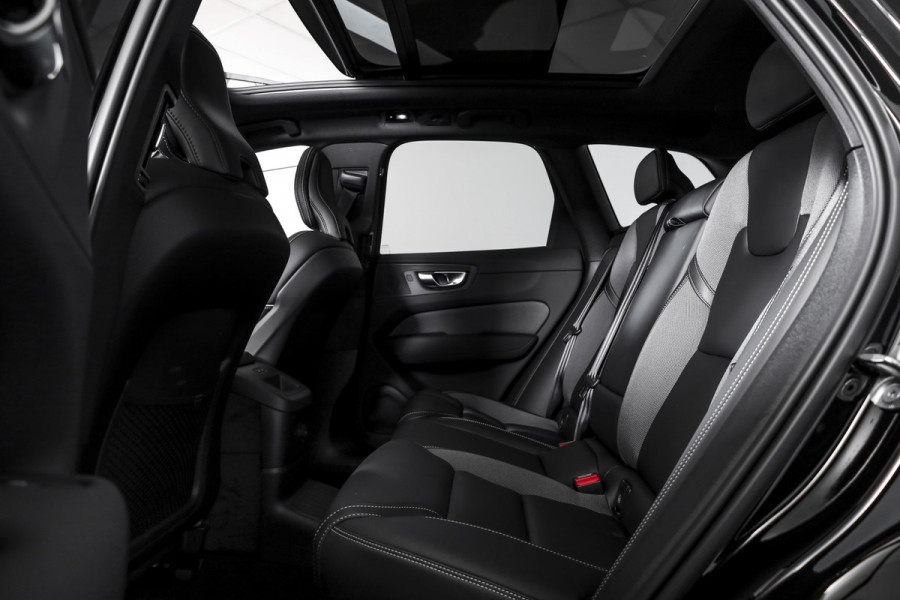 Volvo XC60 2.0 T6 Plug-in hybrid AWD Plus Black Edition | Harman/Kardon | S/K-Panodak | Dig. Cockpit | Adapt. Cruise | Elek. Klep | Stoel-+Stuurverw. | 360 Camera | NAV+App. Connect | ECC | LM 21" | 1711