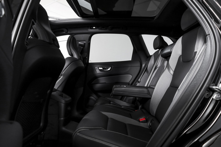 Volvo XC60 2.0 T6 Plug-in hybrid AWD Plus Black Edition | Harman/Kardon | S/K-Panodak | Dig. Cockpit | Adapt. Cruise | Elek. Klep | Stoel-+Stuurverw. | 360 Camera | NAV+App. Connect | ECC | LM 21" | 1711