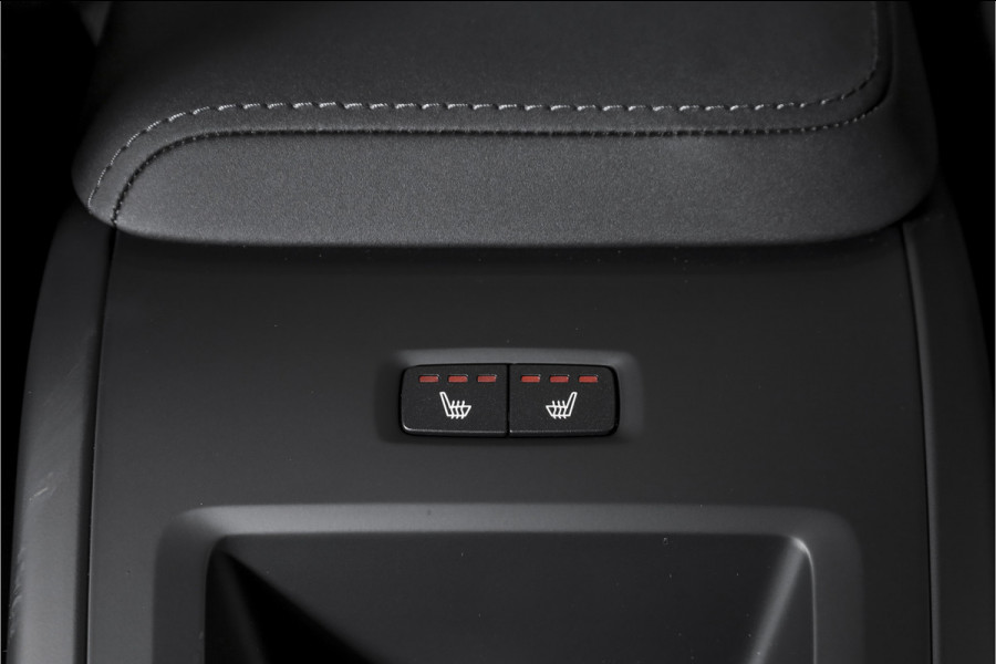 Volvo XC60 2.0 T6 Plug-in hybrid AWD Plus Black Edition | Harman/Kardon | S/K-Panodak | Dig. Cockpit | Adapt. Cruise | Elek. Klep | Stoel-+Stuurverw. | 360 Camera | NAV+App. Connect | ECC | LM 21" | 1711