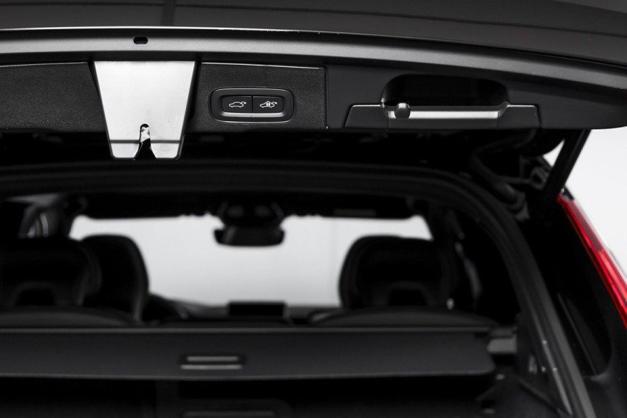 Volvo XC60 2.0 T6 Plug-in hybrid AWD Plus Black Edition | Harman/Kardon | S/K-Panodak | Dig. Cockpit | Adapt. Cruise | Elek. Klep | Stoel-+Stuurverw. | 360 Camera | NAV+App. Connect | ECC | LM 21" | 1711