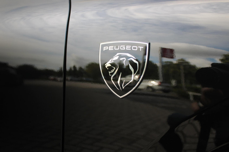 Peugeot 308 SW 1.2 MILD HYBRID 145PK DCS6 GT PACK | ELEKTRISCHE STOEL MET GEHEUGEN FUNCTIE | STOEL VERWARMING | ELEKTRISCHE ACHTERKLEP | 360° CAMERA | KEYLESS ENTRY/START | ADAPTIVE CRUISE CONTROL | 19" LICHTMETALEN VELGEN | DRAADLOZE TELEFOONLADER | DRAADLOZE APPLE CARPLAY/ANDROID AUTO | NAVIGATIE | ALCANTARA BEKLEDING | DAB+ RADIO | DODEHOEK DETECTIE |