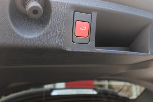 Peugeot 308 SW 1.2 MILD HYBRID 145PK DCS6 GT PACK | ELEKTRISCHE STOEL MET GEHEUGEN FUNCTIE | STOEL VERWARMING | ELEKTRISCHE ACHTERKLEP | 360° CAMERA | KEYLESS ENTRY/START | ADAPTIVE CRUISE CONTROL | 19" LICHTMETALEN VELGEN | DRAADLOZE TELEFOONLADER | DRAADLOZE APPLE CARPLAY/ANDROID AUTO | NAVIGATIE | ALCANTARA BEKLEDING | DAB+ RADIO | DODEHOEK DETECTIE |