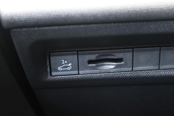 Peugeot 308 SW 1.2 MILD HYBRID 145PK DCS6 GT PACK | ELEKTRISCHE STOEL MET GEHEUGEN FUNCTIE | STOEL VERWARMING | ELEKTRISCHE ACHTERKLEP | 360° CAMERA | KEYLESS ENTRY/START | ADAPTIVE CRUISE CONTROL | 19" LICHTMETALEN VELGEN | DRAADLOZE TELEFOONLADER | DRAADLOZE APPLE CARPLAY/ANDROID AUTO | NAVIGATIE | ALCANTARA BEKLEDING | DAB+ RADIO | DODEHOEK DETECTIE |