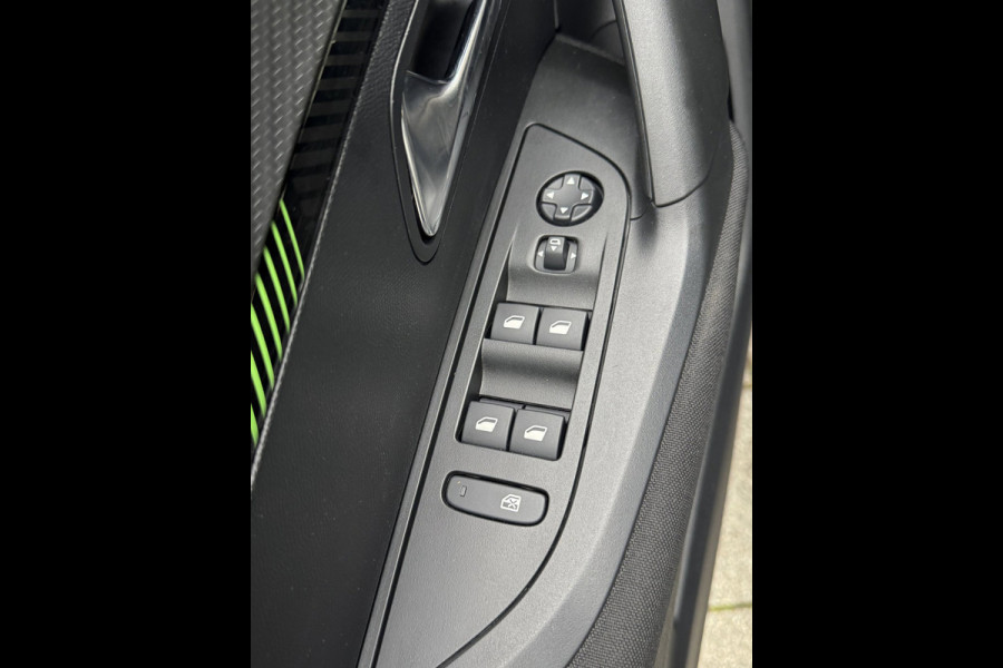 Peugeot 2008 1.2 PureTech 100 Active - Nieuw Model I Apple CarPaly / Navigatie I Airco I LED & PDC I Dealer onderhouden