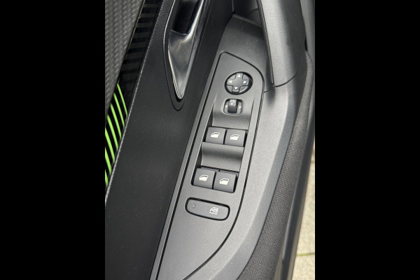 Peugeot 2008 1.2 PureTech 100 Active - Nieuw Model I Apple CarPaly / Navigatie I Airco I LED & PDC I Dealer onderhouden