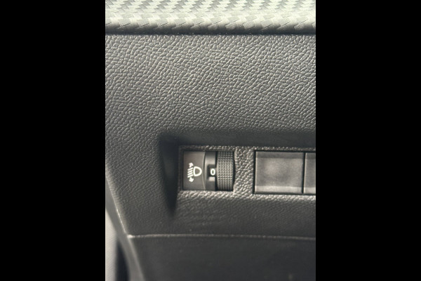 Peugeot 2008 1.2 PureTech 100 Active - Nieuw Model I Apple CarPaly / Navigatie I Airco I LED & PDC I Dealer onderhouden