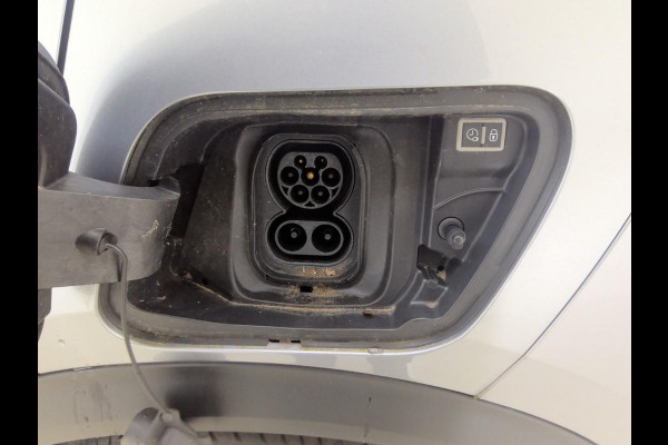 Peugeot e-2008 EV GT Pack 50 kWh | 25.500 KM | SOH 92% | Panorama dak |