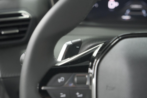 Peugeot 2008 1.2 Hybrid 145 Allure | 360 Camera | Adaptieve Cruise Control | Dodehoekdetectie | Apple Carplay