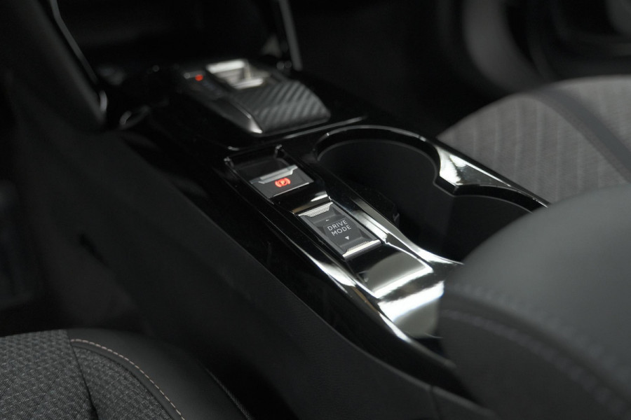 Peugeot 2008 1.2 Hybrid 145 Allure | 360 Camera | Adaptieve Cruise Control | Dodehoekdetectie | Apple Carplay