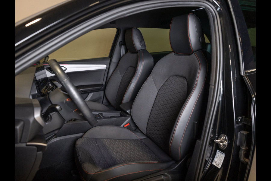 Seat Leon Sportstourer 1.5 TSI FR / 150pk / Stoel en stuur verwaming / Achteruitrij camera /