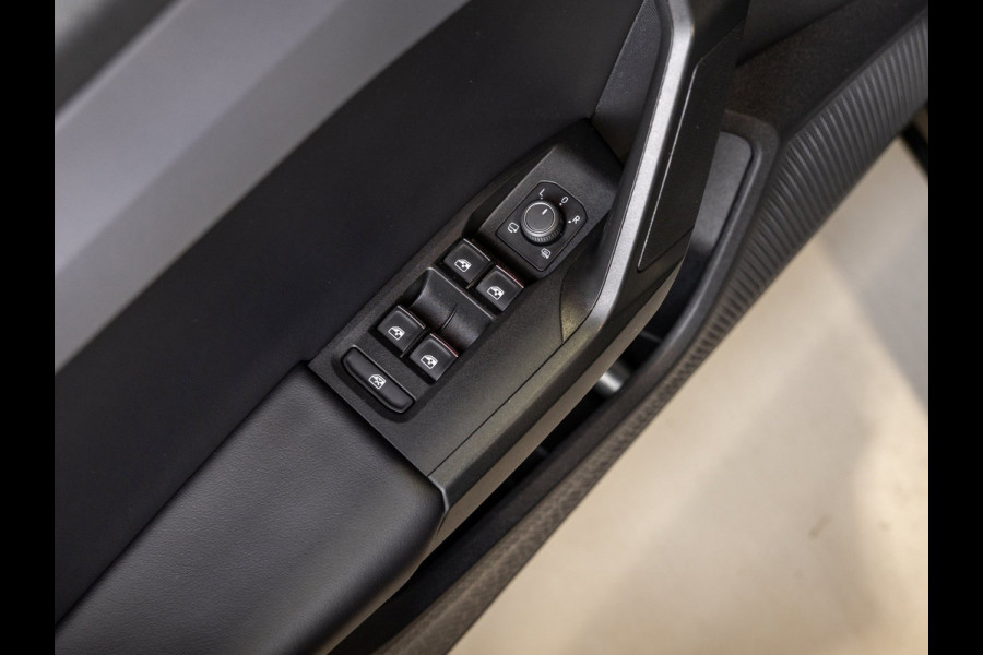 Seat Leon Sportstourer 1.5 TSI FR / 150pk / Stoel en stuur verwaming / Achteruitrij camera /