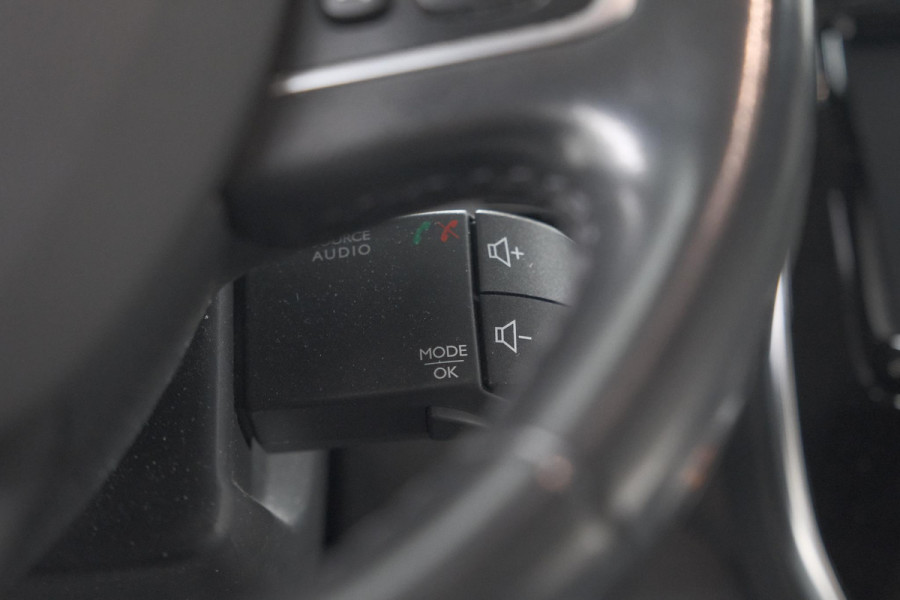 Renault Captur TCe 150 EDC Intens | Trekhaak | Camera | Dodehoekdetectie | Navigatie