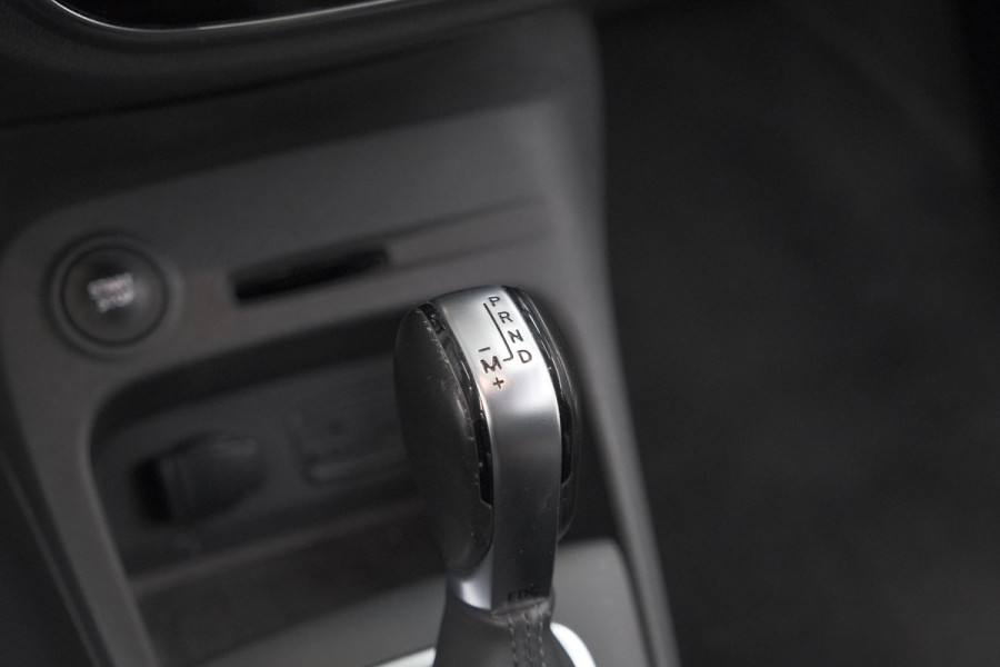 Renault Captur TCe 150 EDC Intens | Trekhaak | Camera | Dodehoekdetectie | Navigatie