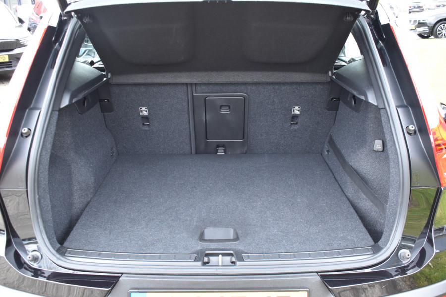 Volvo XC40 B4 211PK Business Pro | Trekhaak | ACC | Blis | Camera | 18"LMV
