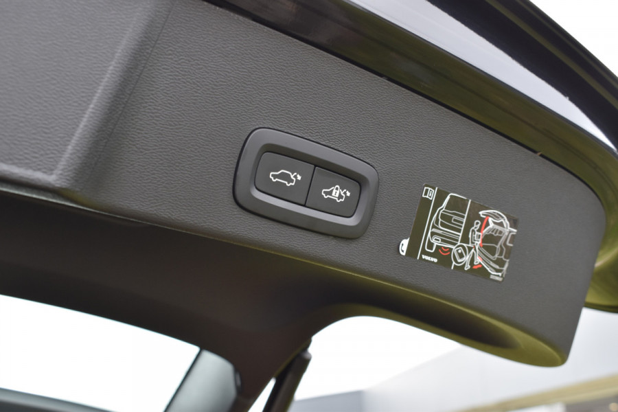 Volvo XC40 B4 211PK Business Pro | Trekhaak | ACC | Blis | Camera | 18"LMV