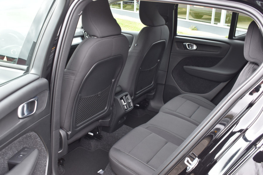 Volvo XC40 B4 211PK Business Pro | Trekhaak | ACC | Blis | Camera | 18"LMV