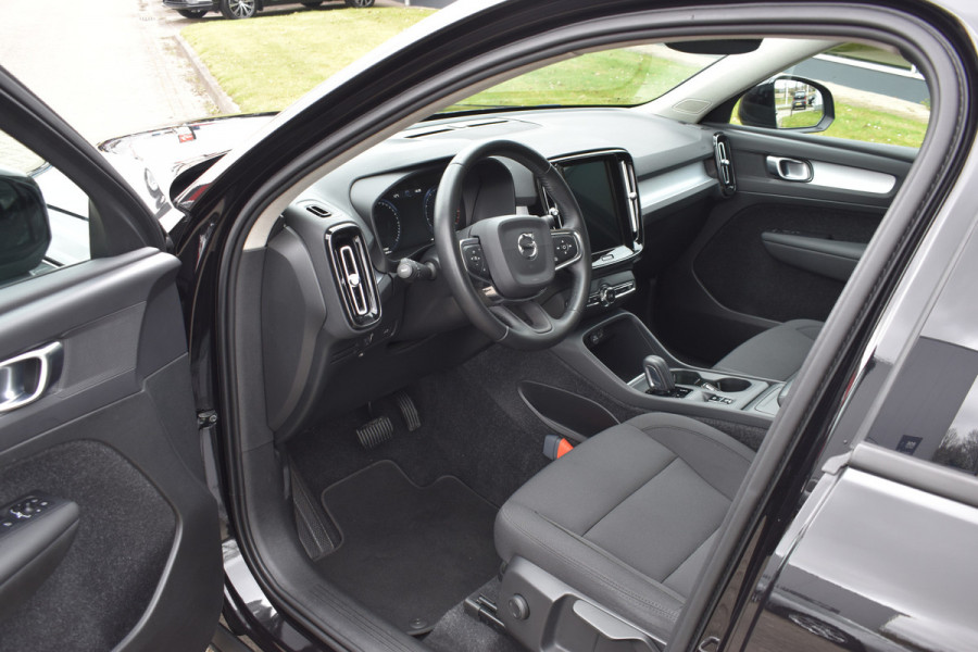 Volvo XC40 B4 211PK Business Pro | Trekhaak | ACC | Blis | Camera | 18"LMV