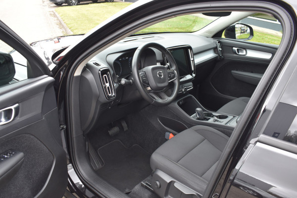 Volvo XC40 B4 211PK Business Pro | Trekhaak | ACC | Blis | Camera | 18"LMV