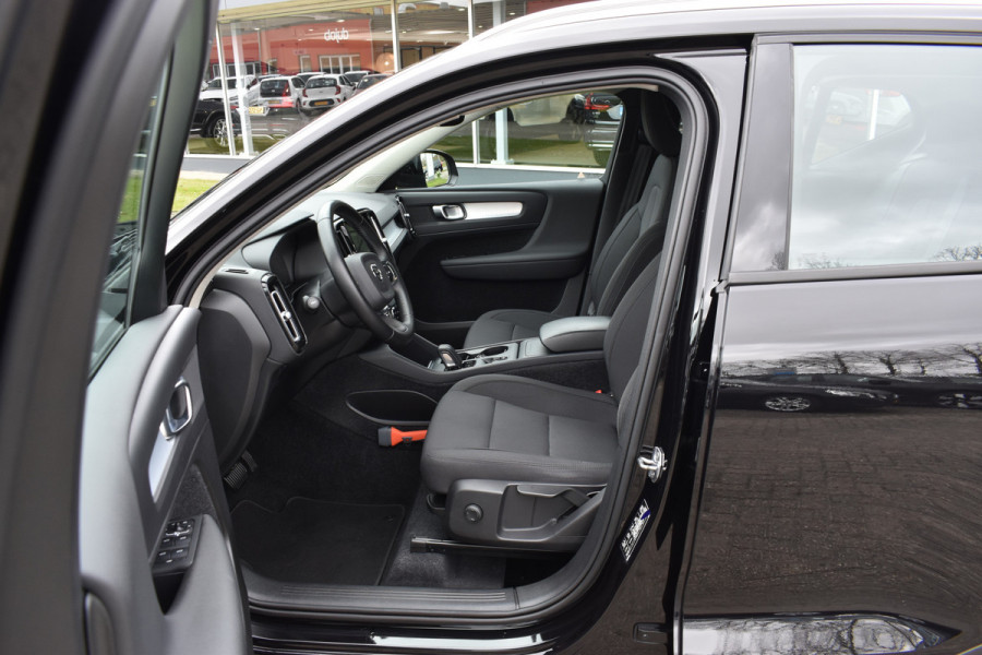 Volvo XC40 B4 211PK Business Pro | Trekhaak | ACC | Blis | Camera | 18"LMV