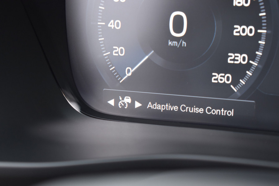 Volvo XC40 B4 211PK Business Pro | Trekhaak | ACC | Blis | Camera | 18"LMV