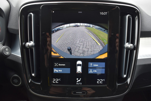 Volvo XC40 B4 211PK Business Pro | Trekhaak | ACC | Blis | Camera | 18"LMV