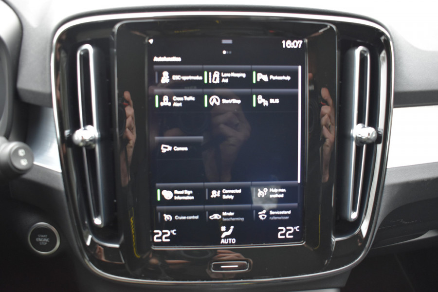 Volvo XC40 B4 211PK Business Pro | Trekhaak | ACC | Blis | Camera | 18"LMV