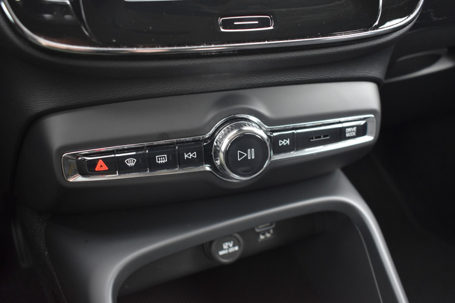 Volvo XC40 B4 211PK Business Pro | Trekhaak | ACC | Blis | Camera | 18"LMV