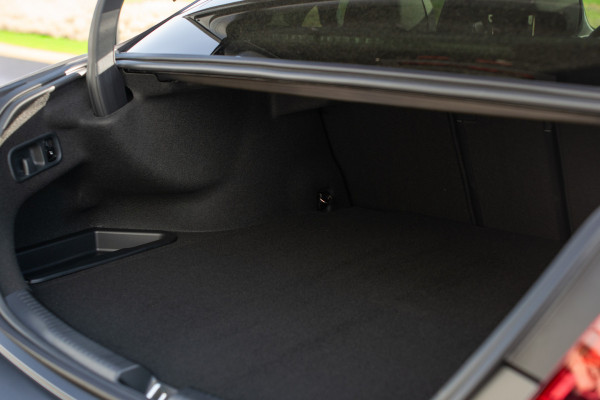 Mercedes-Benz C-Klasse 300 e AMG Magno|Nappa|Night|Rij-assistentie Plus|Keyless-Go|Stoelkoeling|Pano|360°|Burmester|19''