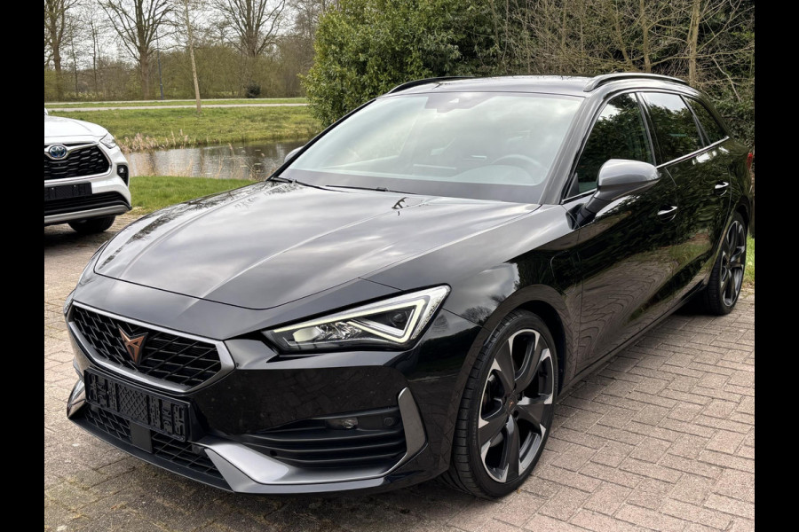 CUPRA Leon Sportstourer 1.4 e-Hybrid VZ Business 245pk | PHEV | Stoelverwarming | Camera | Adaptive cruise control