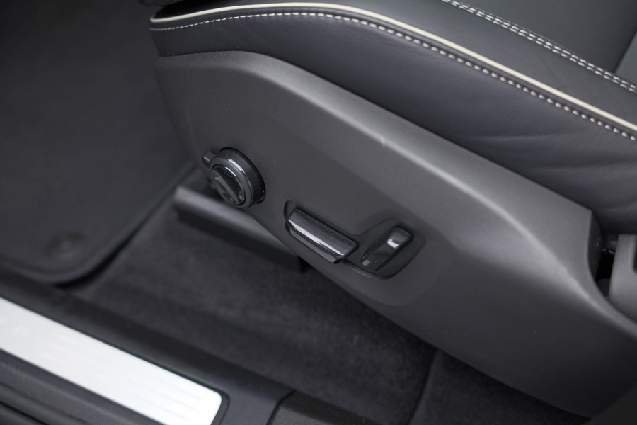 Volvo XC60 2.0 T6 Plug-in hybrid AWD Ultra Black Edition |Pano|H&K|360cam|Memory|