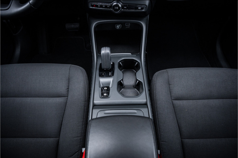 Volvo XC40 T3 Momentum Pro Automaat ** Winter-line ** Carplay **