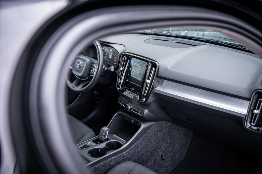Volvo XC40 T3 Momentum Pro Automaat ** Winter-line ** Carplay **