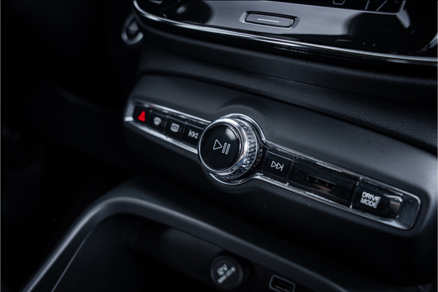 Volvo XC40 T3 Momentum Pro Automaat ** Winter-line ** Carplay **