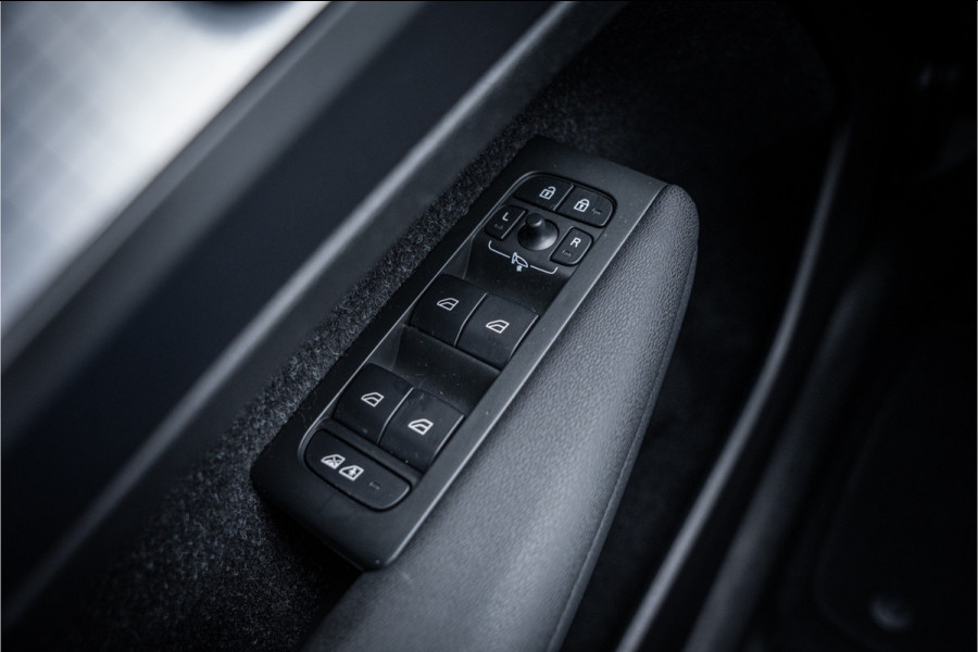 Volvo XC40 T3 Momentum Pro Automaat ** Winter-line ** Carplay **