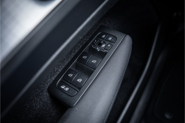 Volvo XC40 T3 Momentum Pro Automaat ** Winter-line ** Carplay **