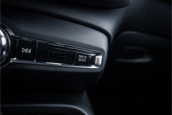 Volvo XC40 T3 Momentum Pro Automaat ** Winter-line ** Carplay **