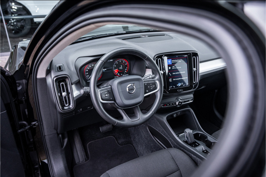 Volvo XC40 T3 Momentum Pro Automaat ** Winter-line ** Carplay **