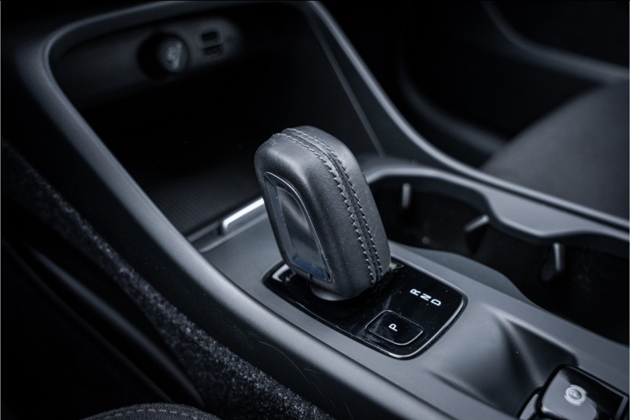Volvo XC40 T3 Momentum Pro Automaat ** Winter-line ** Carplay **