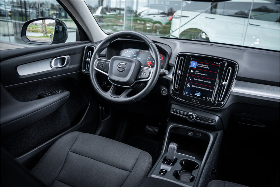 Volvo XC40 T3 Momentum Pro Automaat ** Winter-line ** Carplay **