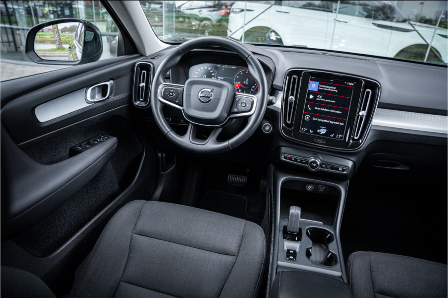 Volvo XC40 T3 Momentum Pro Automaat ** Winter-line ** Carplay **