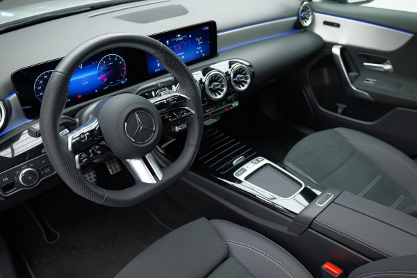 Mercedes-Benz A-Klasse 200 AMG Line |Pano|AlpineGrau|Ambient|