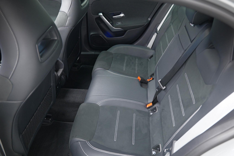 Mercedes-Benz A-Klasse 200 AMG Line |Pano|AlpineGrau|Ambient|