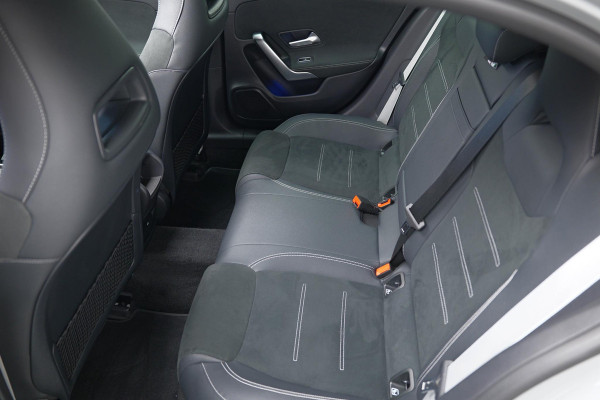 Mercedes-Benz A-Klasse 200 AMG Line |Pano|AlpineGrau|Ambient|