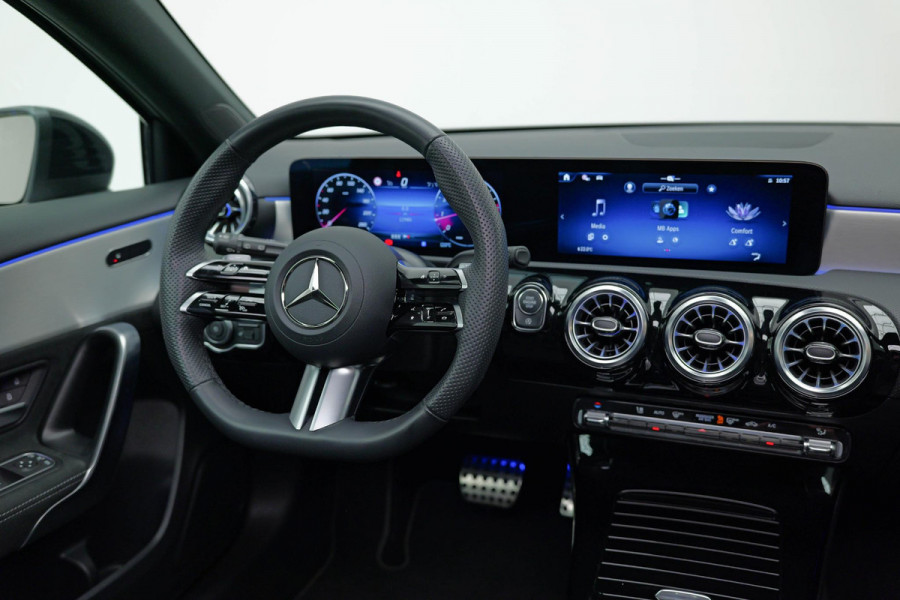 Mercedes-Benz A-Klasse 200 AMG Line |Pano|AlpineGrau|Ambient|