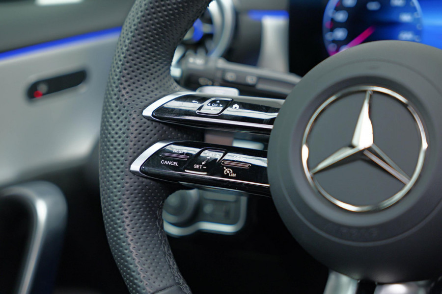 Mercedes-Benz A-Klasse 200 AMG Line |Pano|AlpineGrau|Ambient|